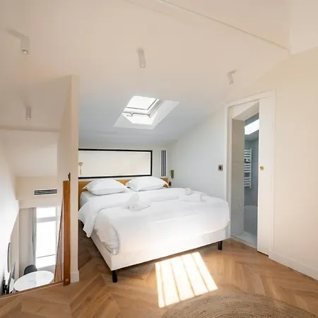 Chic Duplex For 4 In Vibrant Bastille Parigi